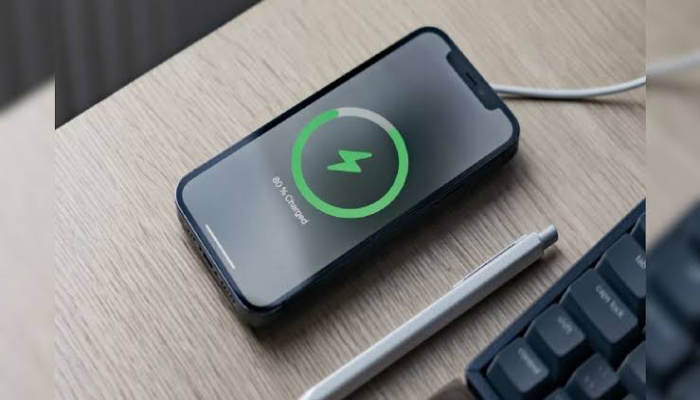 If the mobile battery drains quickly as soon as you leave the house, turn on this setting in your phone